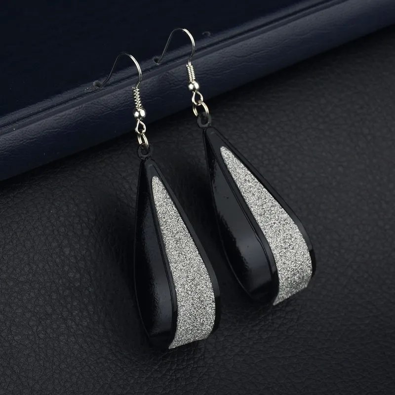 Korean Women's Dangle Charm Earrings Jewelry Stainless Steel Long Peculiar Earrings 2024 Luxury Design Trending for Girls