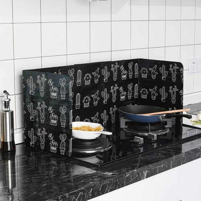 Effective Aluminum Foils Oil Blocker Foldable Kitchen Stove Baffle Plate Oil Deflector Grease Protector for Stove